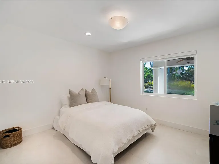 324 Caribbean Rd — Photo 16