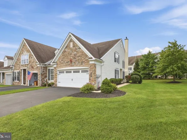 185 Reagan Dr, Sellersville, PA 18960