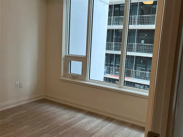 212 King William St #512 — Photo 6