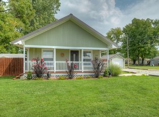 328 W 15th St, Baxter Springs, KS 66713