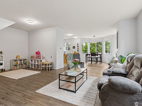 5th image of 2696 Erwin Ave #1