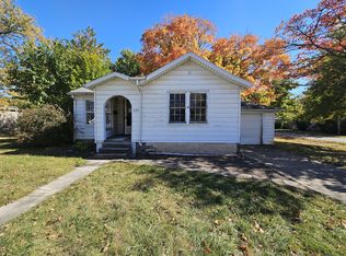 525 S Division St, Chenoa, IL 61726
