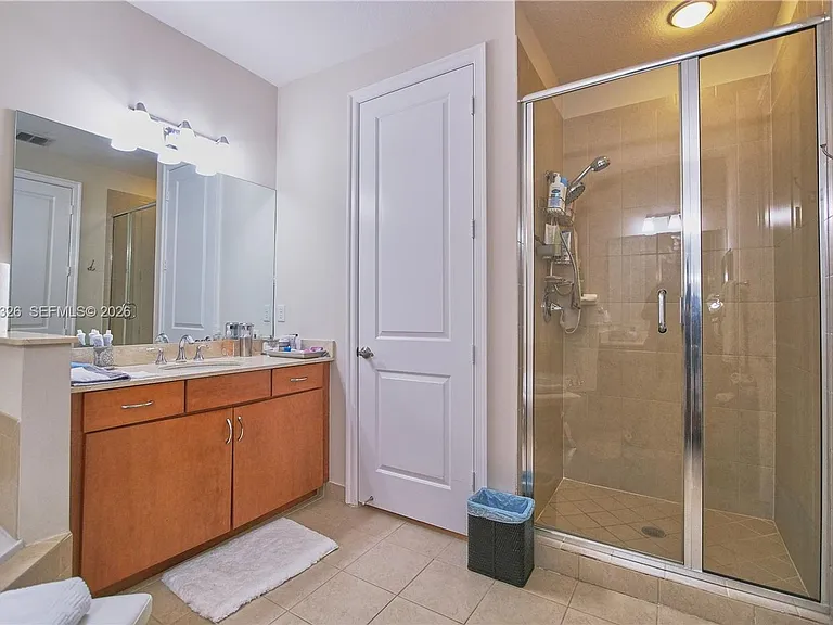 129 Riverwalk Cir E #129 — Photo 7