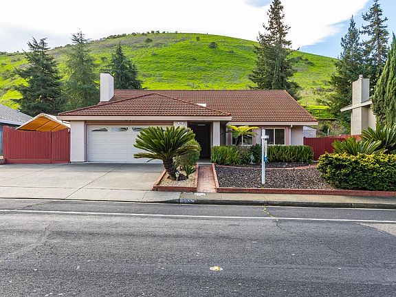 5th image of 832 Rose Drive