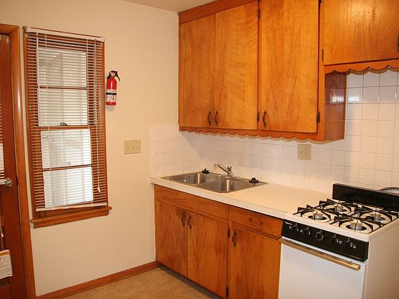 4th image of 241 Bonaire St