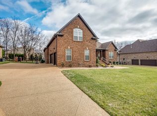 1056 Luxborough Dr, Hendersonville, TN 37075