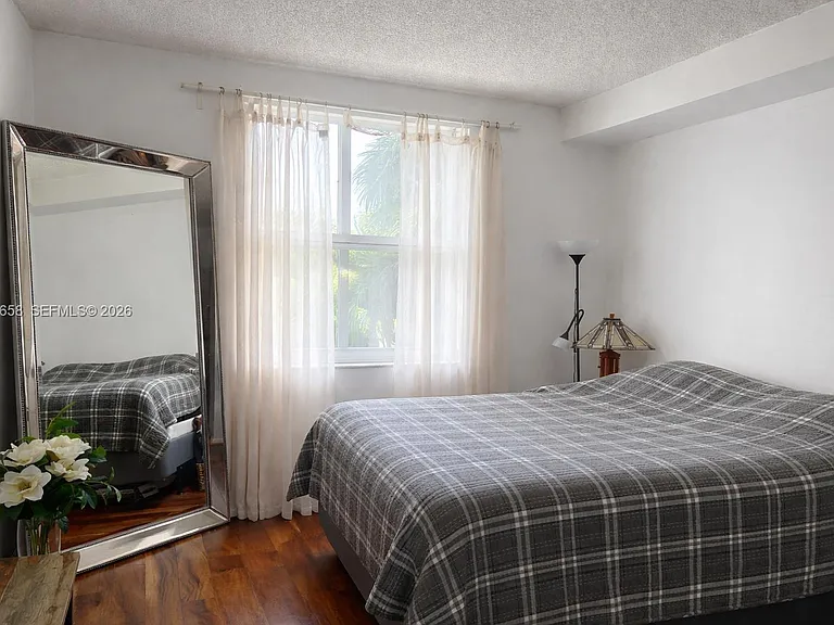 17150 N Bay Rd #2412 — Photo 4