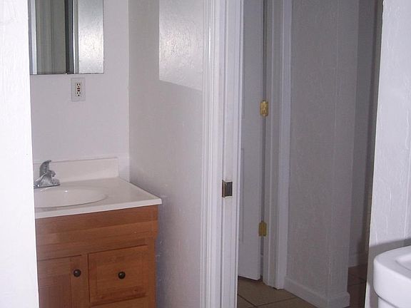 5th image of 1016 3/4 SW 4th Ave