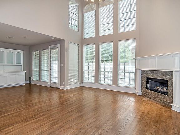 4th image of 4332 Castle Rock Ct