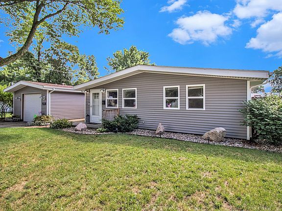 4th image of 3210 Essex Dr