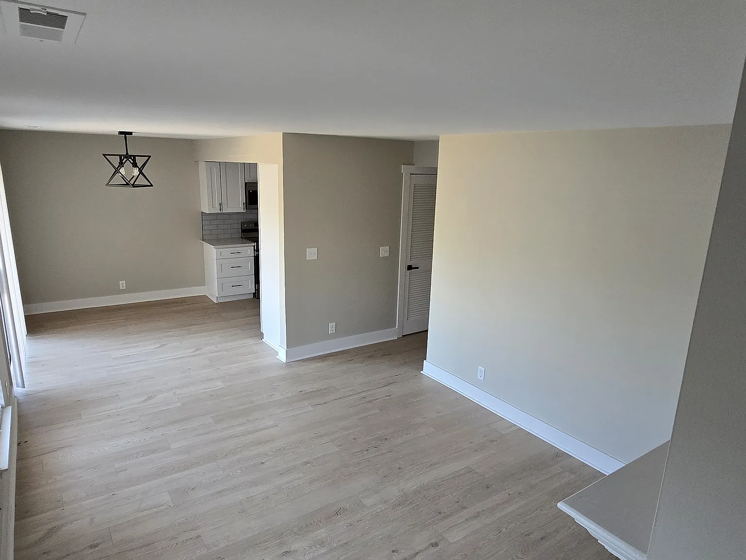 2 bed, 992 sqft, $1,750 — Photo 2