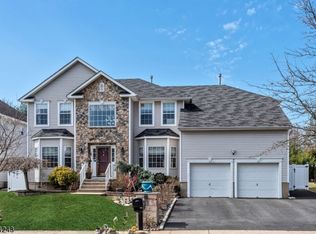 84 Hill Hollow Rd, Lake Hopatcong, NJ 07849