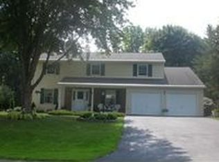 17 Woodstream Ct, New Hartford, NY 13413