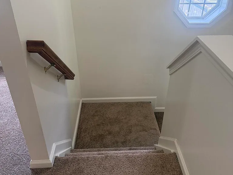 541 Lidian Ct — Photo 8