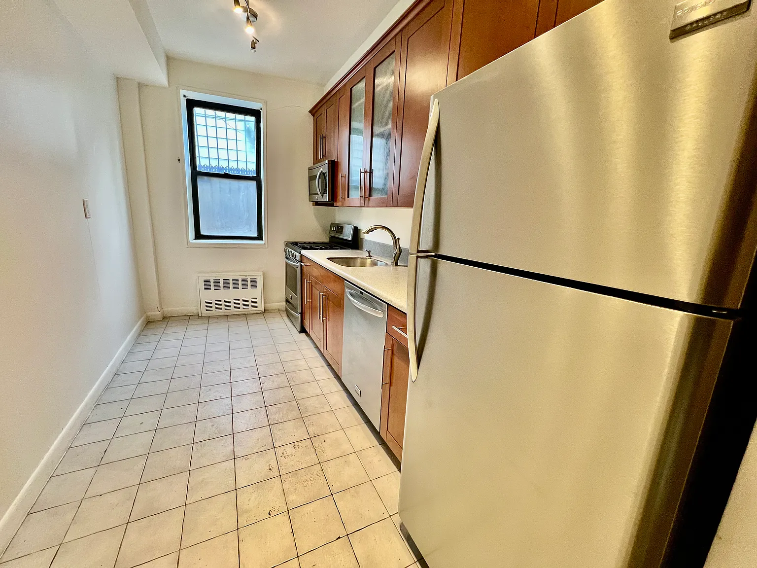 1 bed, 950 sqft, $2,200 — Photo 2