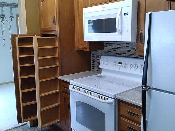 Nice storage and light fixtures