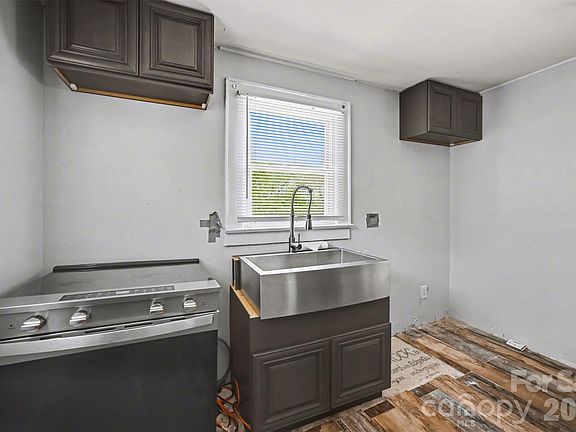 4th image of 222 N Linwood Ave