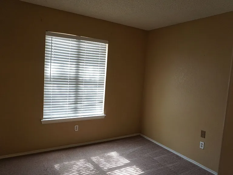 1104 Homestead Dr — Photo 14