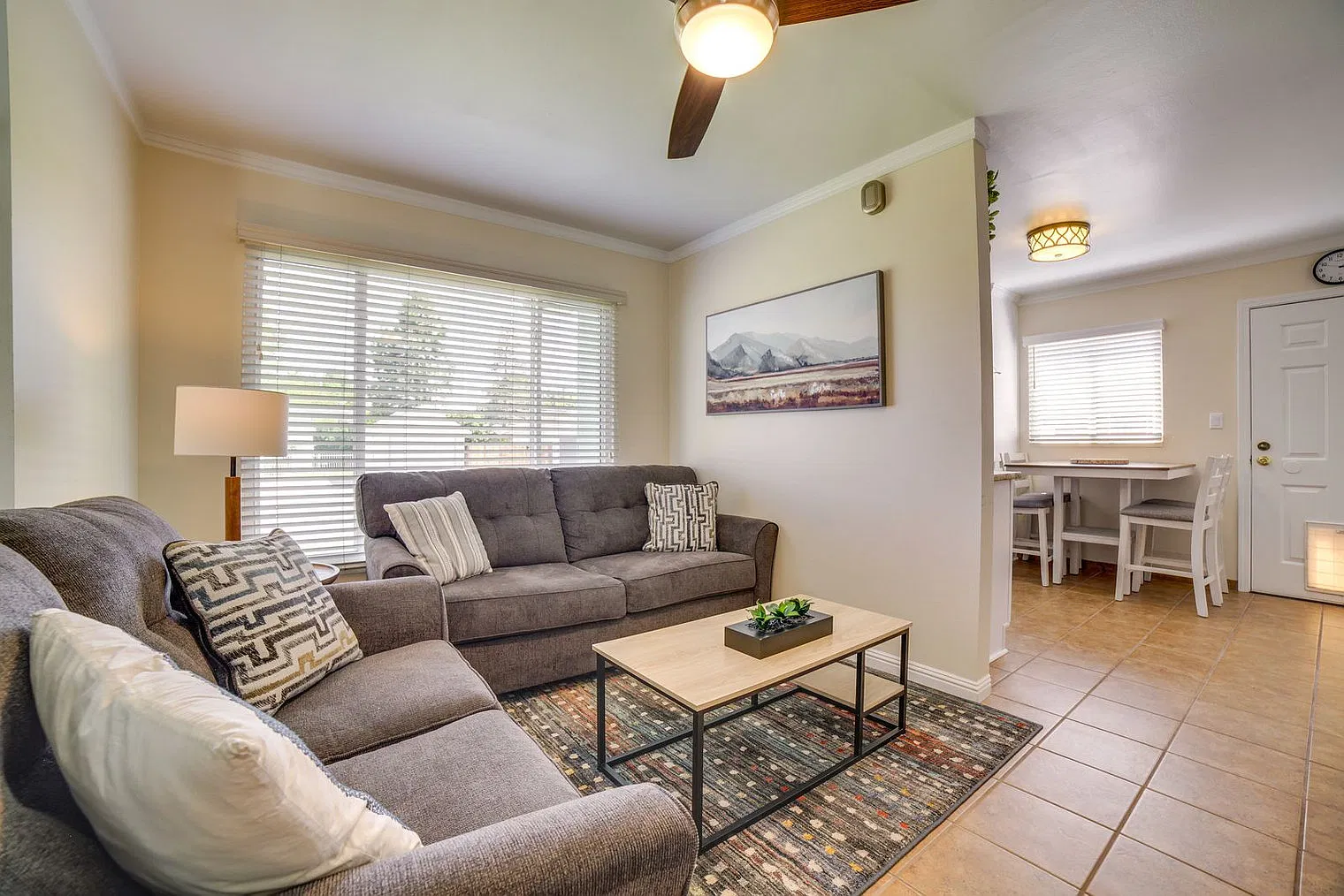2 bed, 1.0 bath, 871 sqft, $2,756 — Photo 3