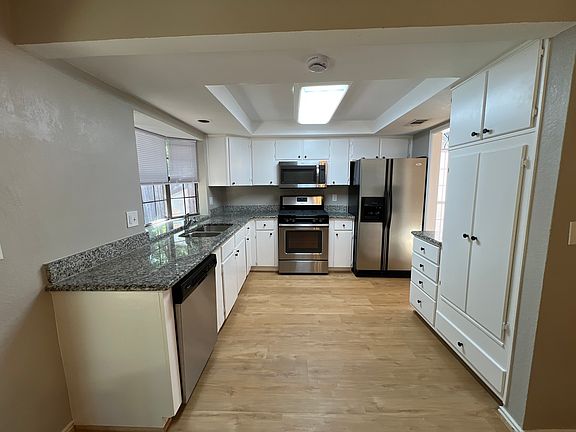 4th image of 5218 Hollow Bend Ln