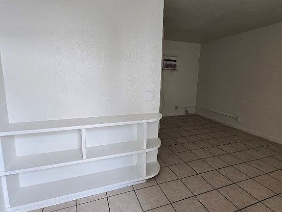 5th image of 611 N Van Ness Ave #1C