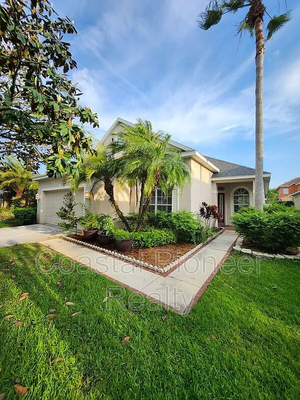 3 bed, 2.0 bath, 1981 sqft, $2,900 — Photo 2