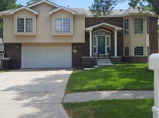 741 W R St, Lincoln, NE 68528