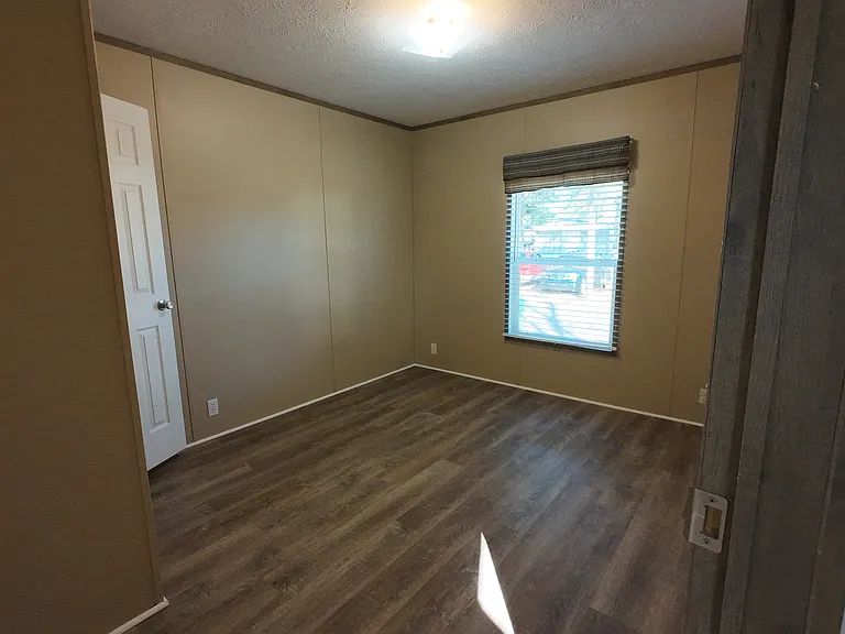 304 Reeves St #G4 — Photo 12