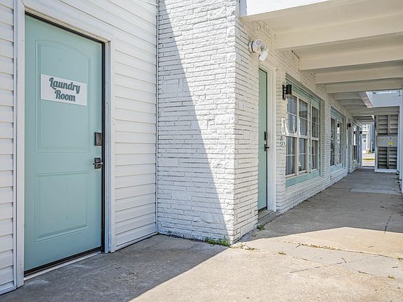 5th image of 639 W Ocean View Ave APT 2