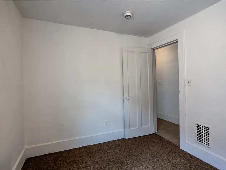 1786 Clifford Ave — Photo 19