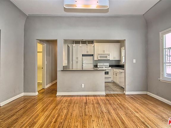 4th image of 819 Westmount Dr