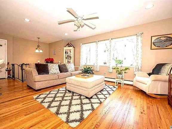 4th image of 98 Bayberry Dr