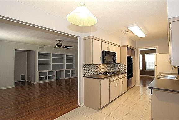 3rd image of 335 Merribrook Trl