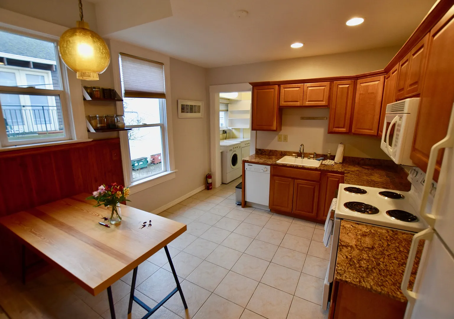 Charming Capitol Hill One Bedroom - Available 9/8/2026! — Photo 4
