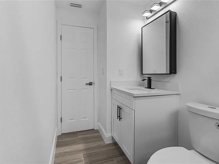 8201 Riverside Dr NE — Photo 12