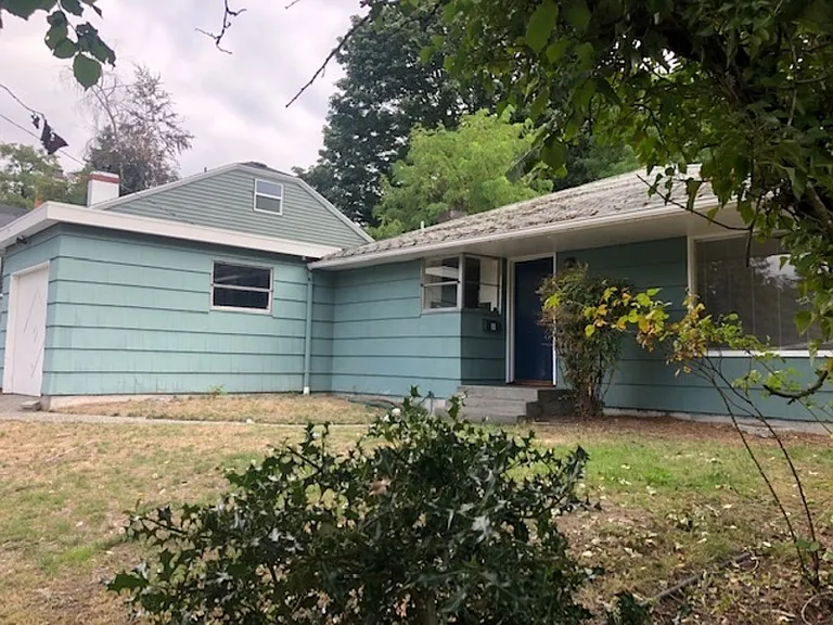 5518 25th Ave NE — Photo 1