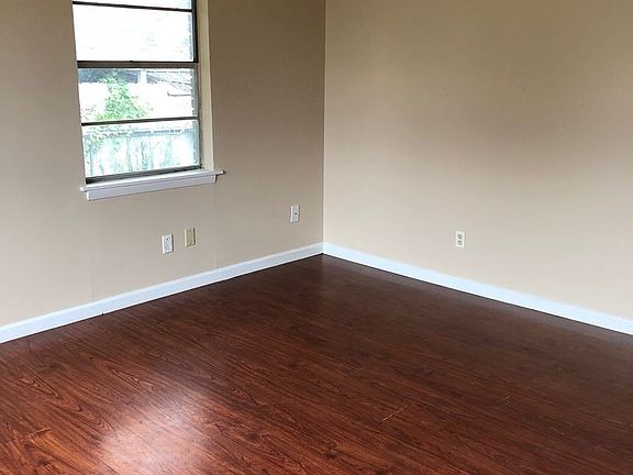 4th image of 108 E Bobwhite Ln