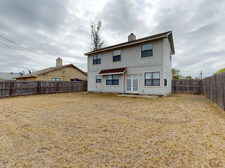 2211 Hilltop Loop — Photo 5