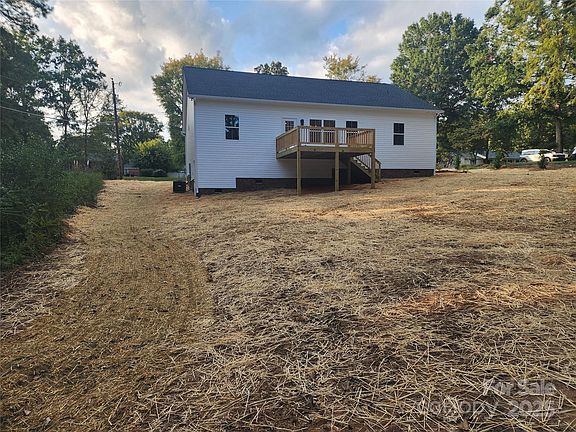 5th image of 854 Hillcroft Pl