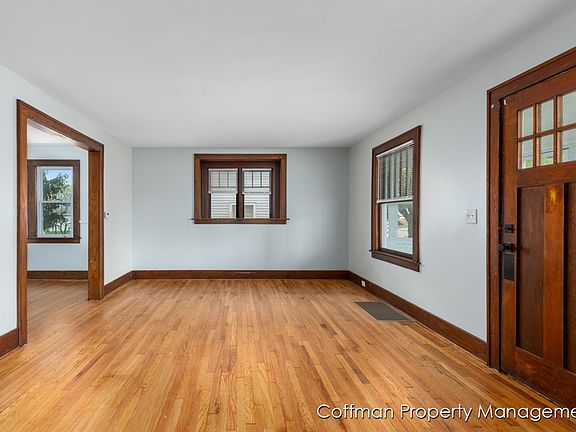 5th image of 910 Sibley St NW