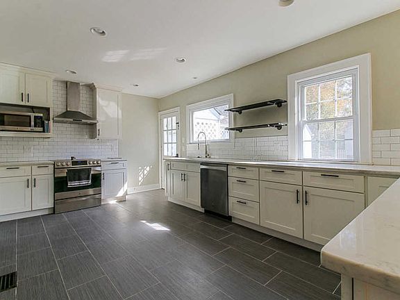 5th image of 4000 Garden Dr