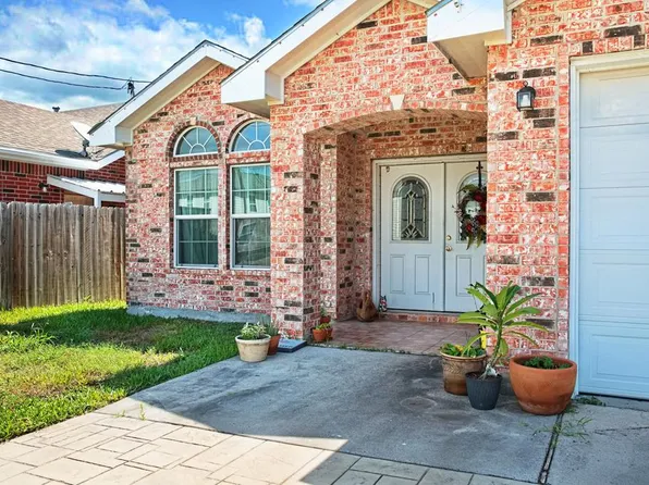 920 S Ann St, Rockport, TX 78382