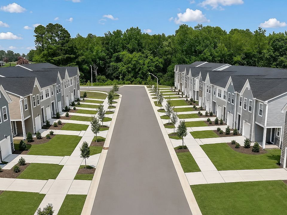 Everlee Townhomes Streetscape 1of10