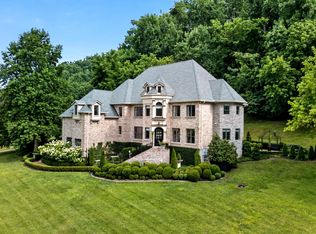 1060 Natchez Valley Ln, Franklin, TN 37064