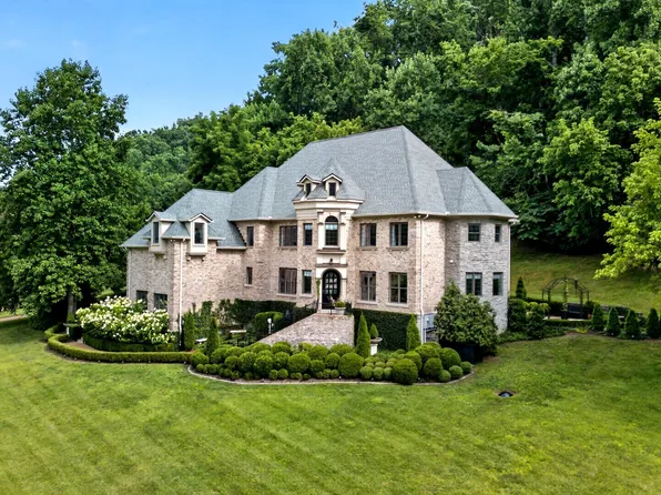 1060 Natchez Valley Ln, Franklin, TN 37064