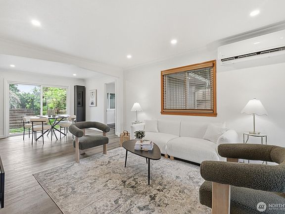 4th image of 1027 S 124th Street