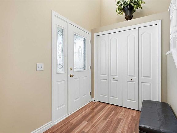 5th image of 140 E Arbour Stone Cres NW