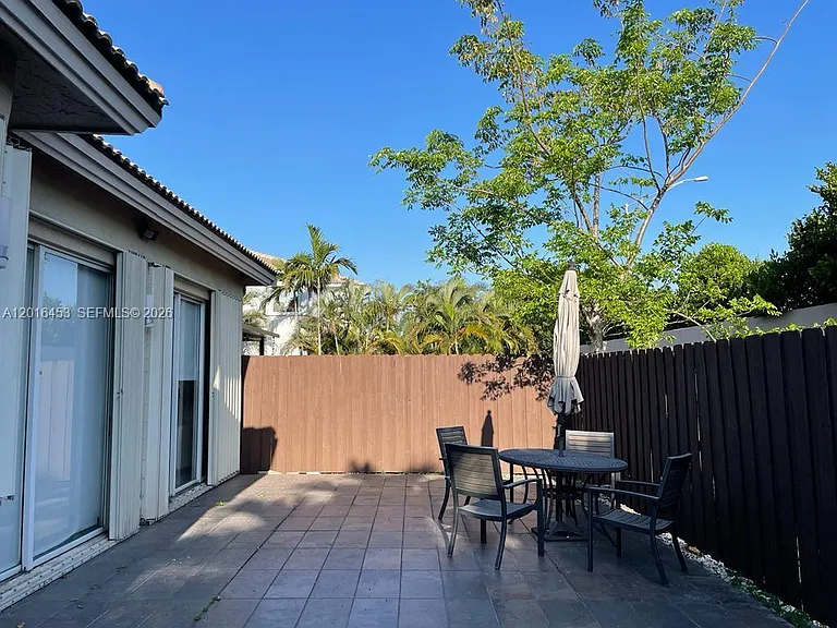 10933 NW 73rd Ter — Photo 30