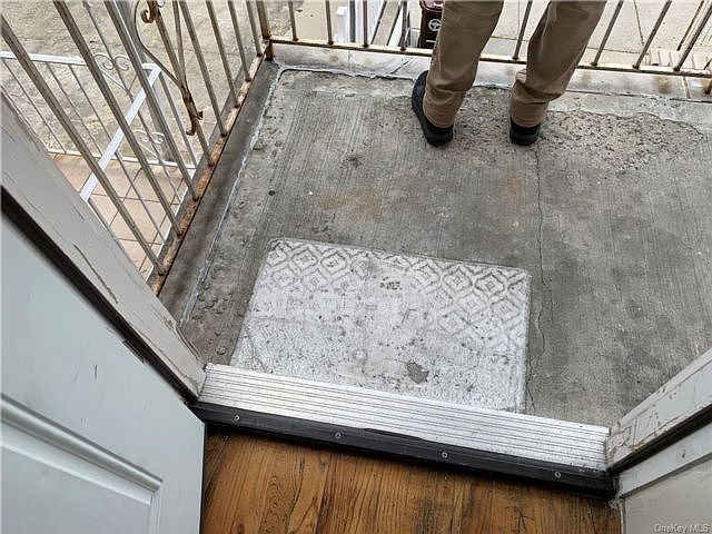 1st image of 637 E 230th St Floor 3