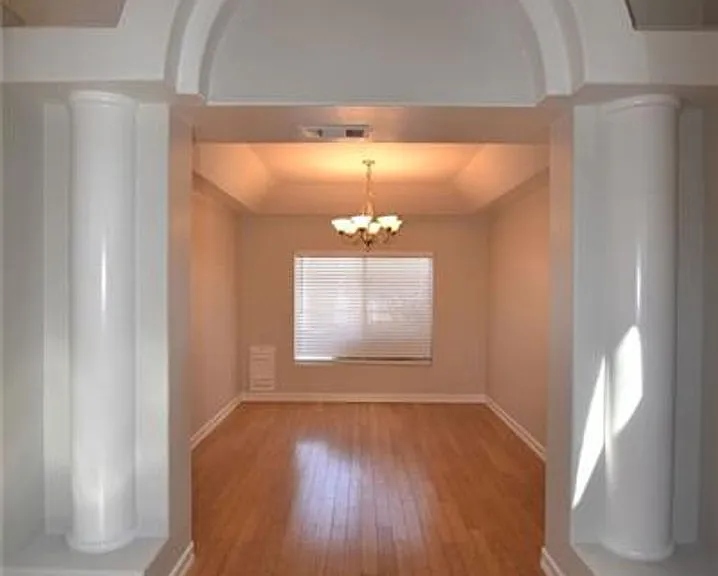 2111 Fountain Springs Dr — Photo 5